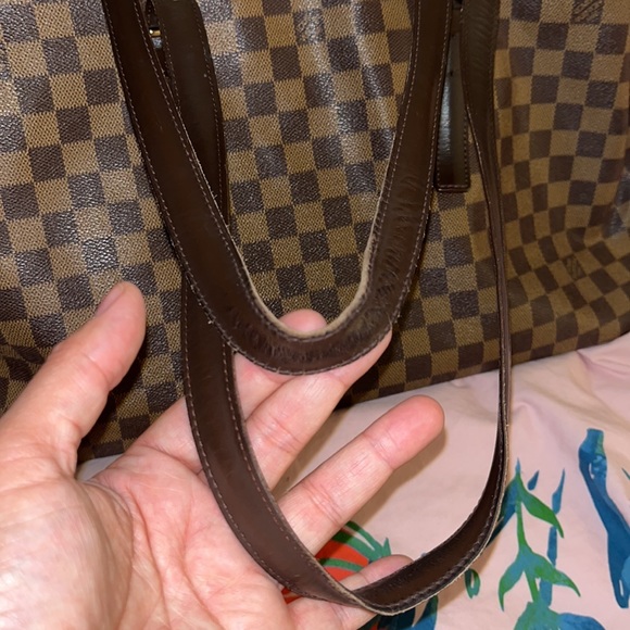 Authentic LV purse large. Good condition. Serial number is SO898. - Picture 14 of 17